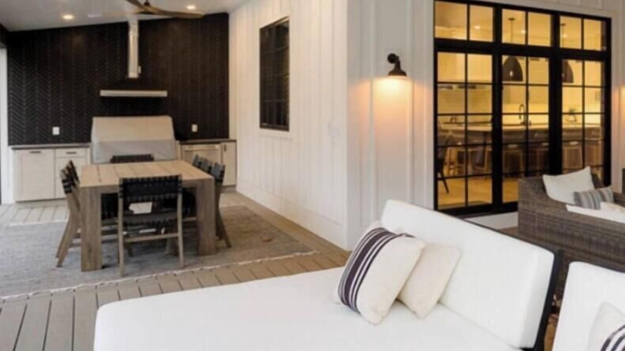 Photo of Livingroom in Grand Beach