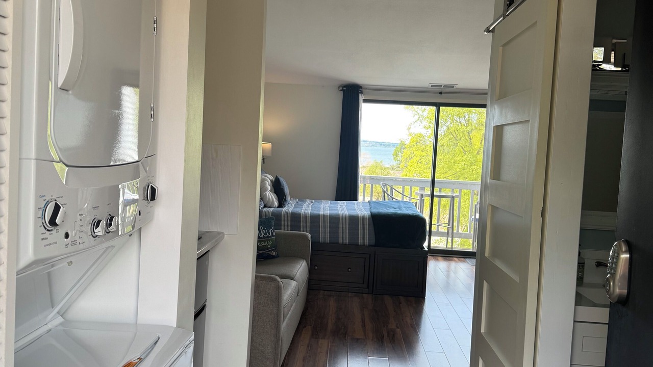 Photo of Bedroom in Acme