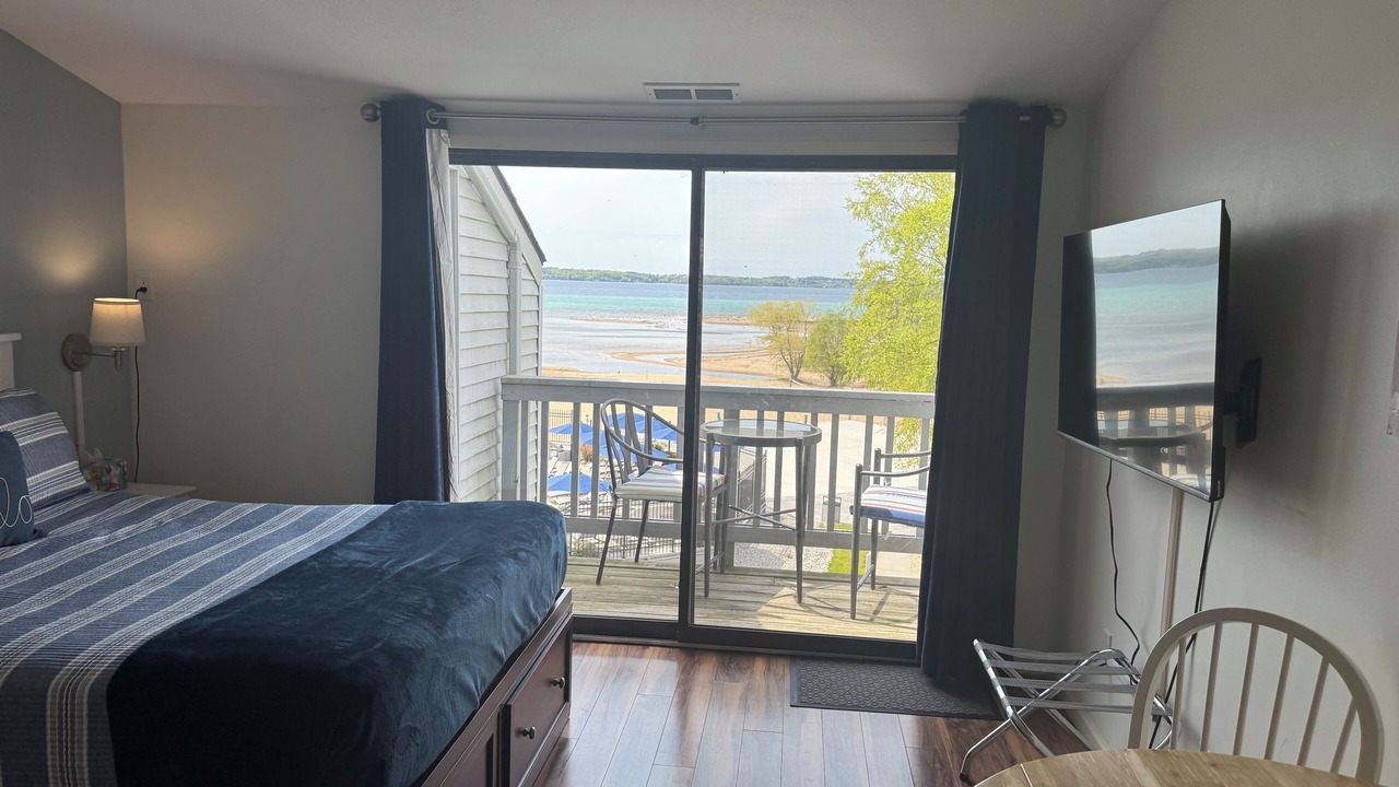 Photo of Bedroom in Acme
