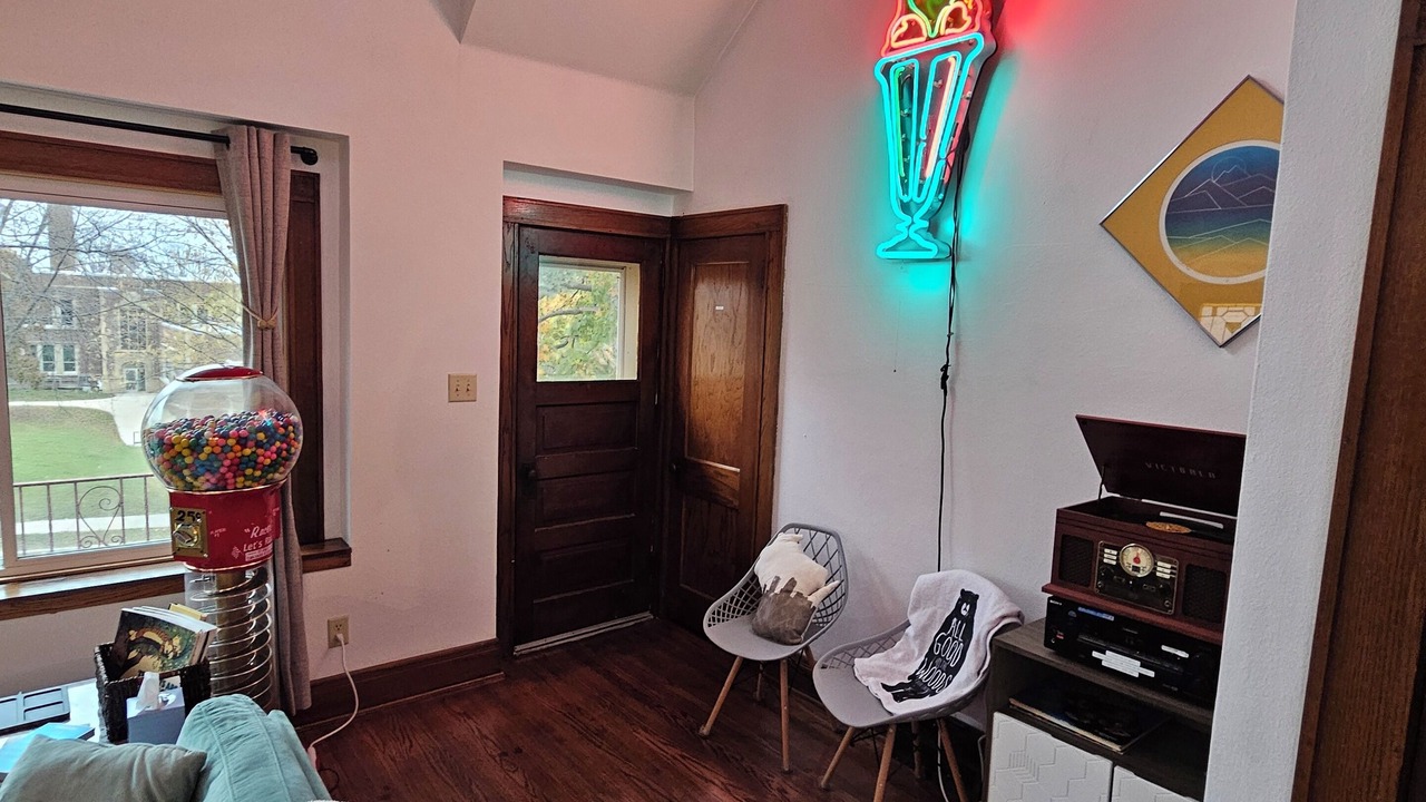 Photo of Livingroom in Shorewood