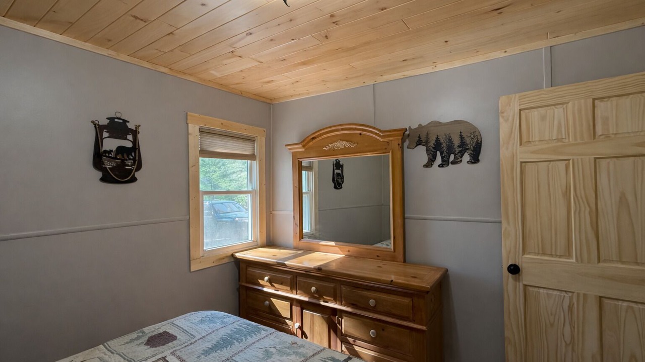 Photo of Bedroom in Lake Arrowhead