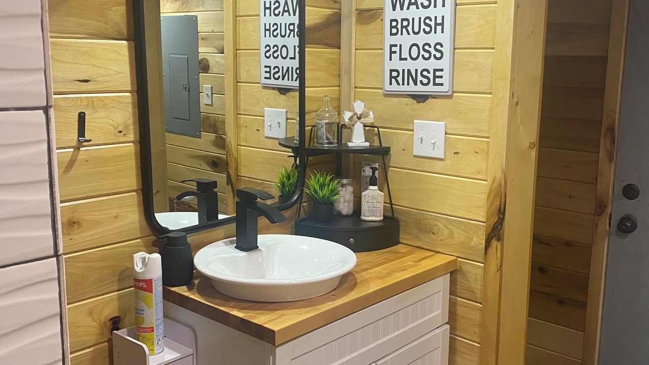 Photo of Bathroom in Benton