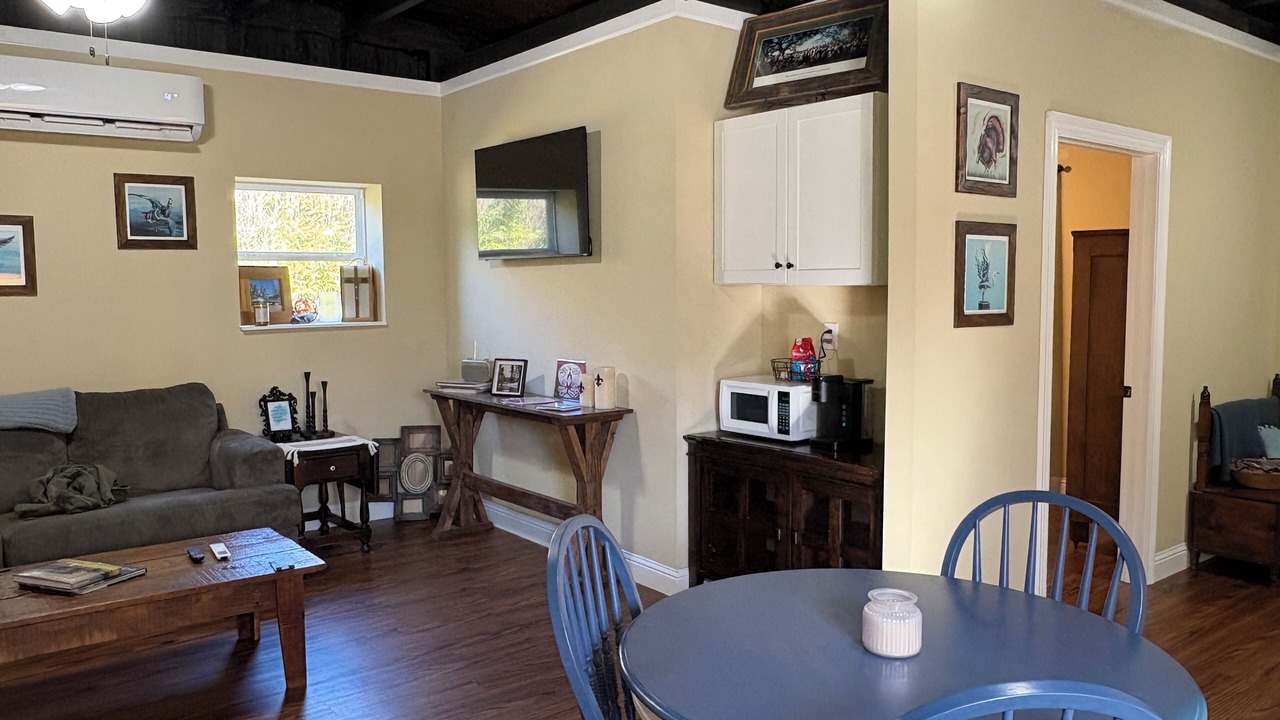 Photo of Livingroom in Milton
