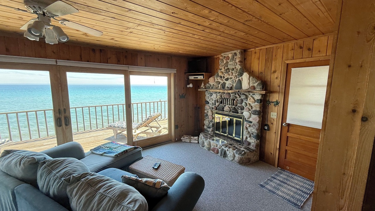 Photo of Livingroom in Beaver Island