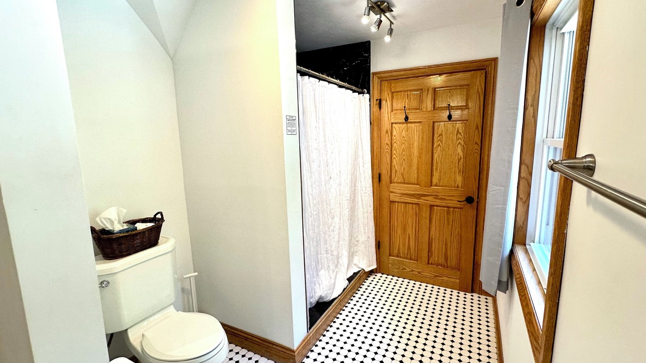 Photo of Bathroom in Central Lake