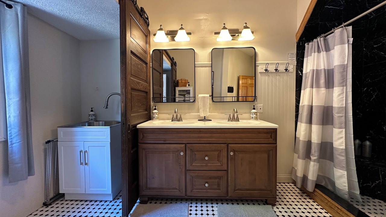 Photo of Bathroom in Central Lake
