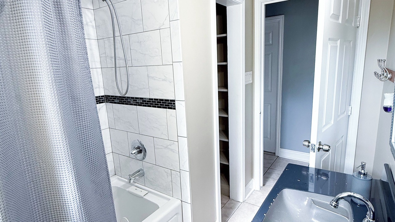 Photo of Bathroom in Kenner - Louis Armstrong International Airport