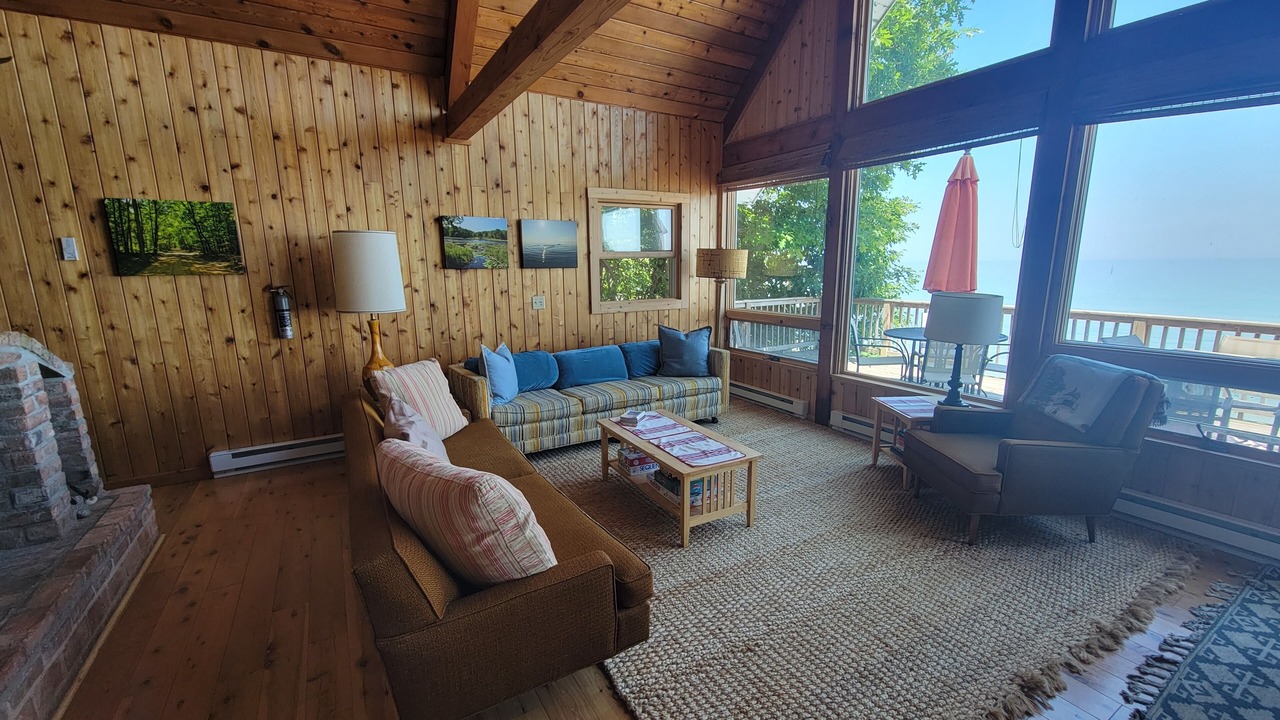 Photo of Livingroom in Beaver Island