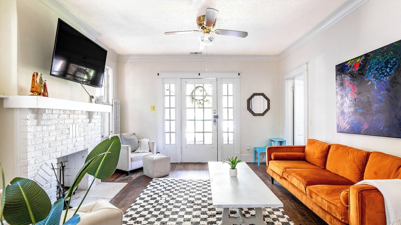 Photo of Livingroom in University District