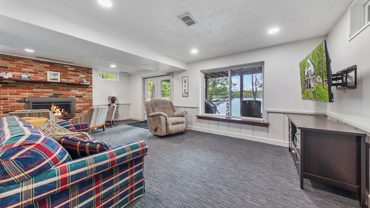 Photo of Livingroom in Lake Arrowhead