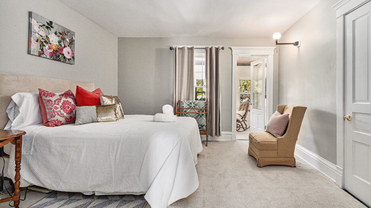 Photo of Bedroom in Niles