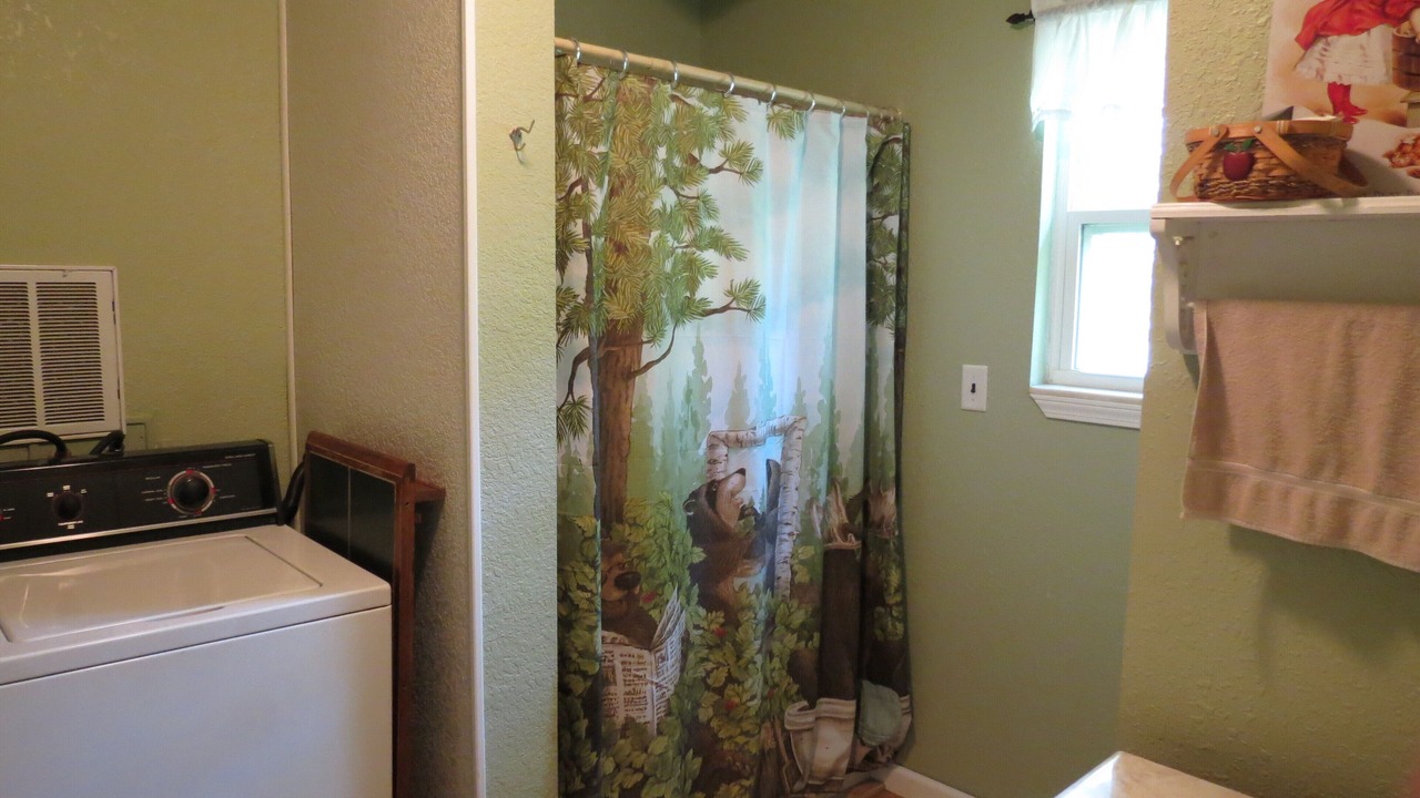 Photo of Bathroom in Ellsinore