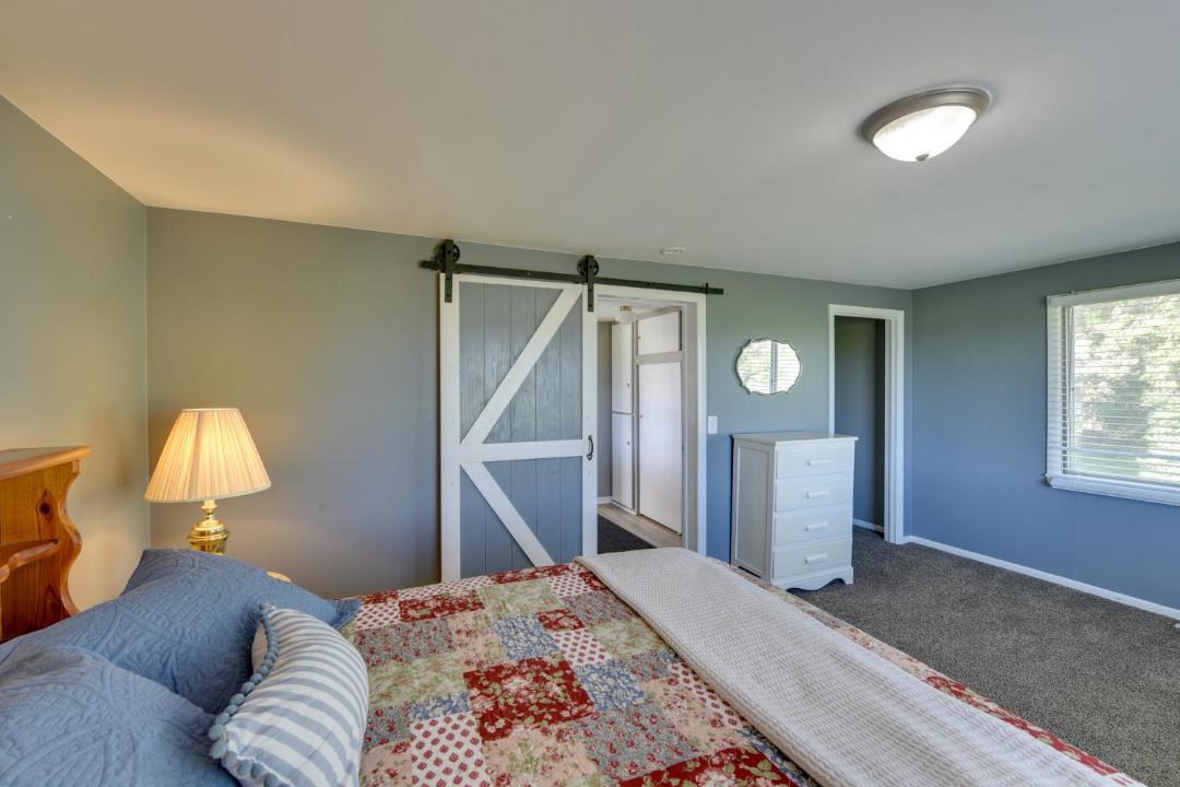 Photo of Bedroom in Central Lake