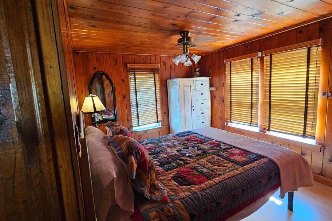 Photo of Bedroom in Grubville