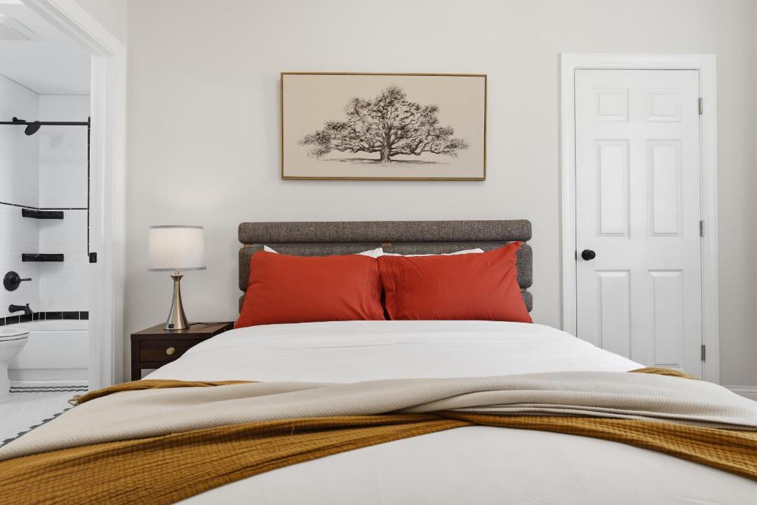 Photo of Bedroom in Midtown