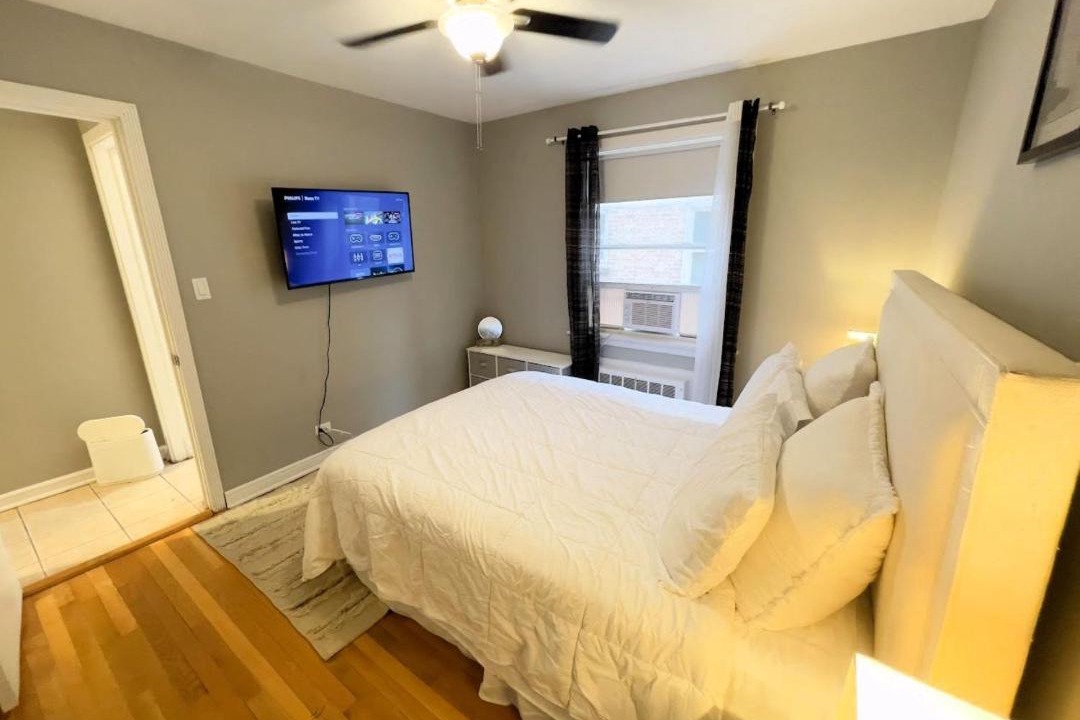Photo of Bedroom in Evanston