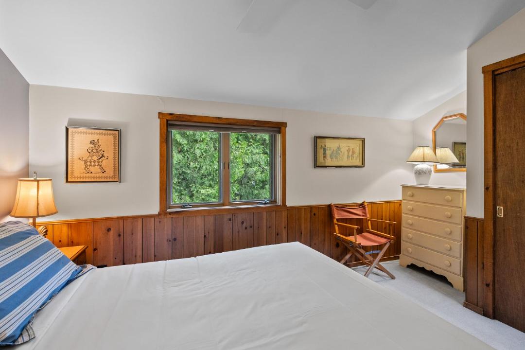 Photo of Bedroom in Rowleys Bay
