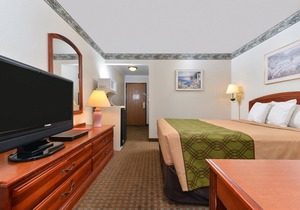 Econo Lodge Inn & Suites Corning in Corning