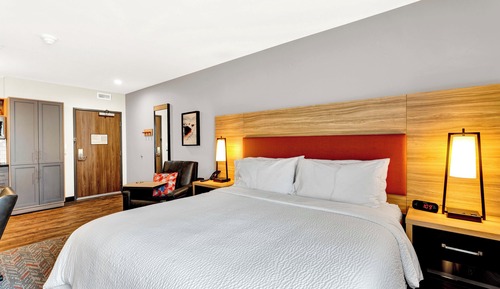 Studio Suite, 1 King Bed, Accessible, Non Smoking (Communications)