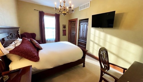 Cozy Suite 303