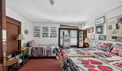 KELLOGG ROOM - 7