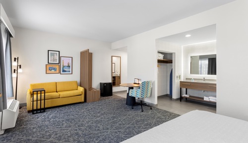 Studio, 1 King Bed, Accessible, Non Smoking (Hearing)
