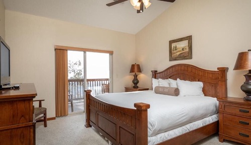 Condo, 2 Bedrooms, Balcony, Mountain View