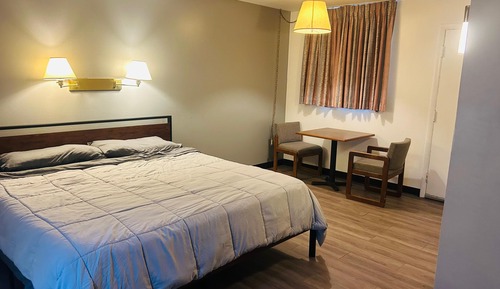 Room, 1 King Bed, Non Smoking, Kitchenette