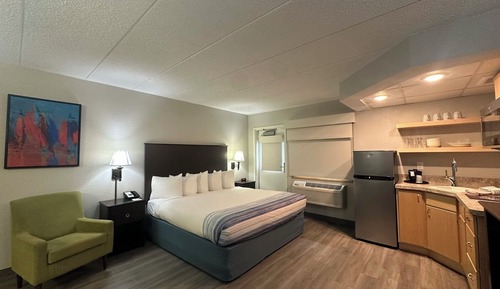 Room, 1 King Bed, Non Smoking (Efficiency/Water View/Upper Floor)