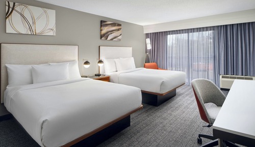 Room, 2 Queen Beds, Accessible Bathtub