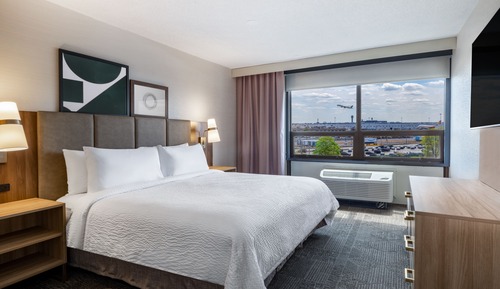 Suite, 1 Bedroom, Kitchen (Airport View)