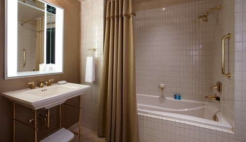 Signature King Room ( Carriage House )