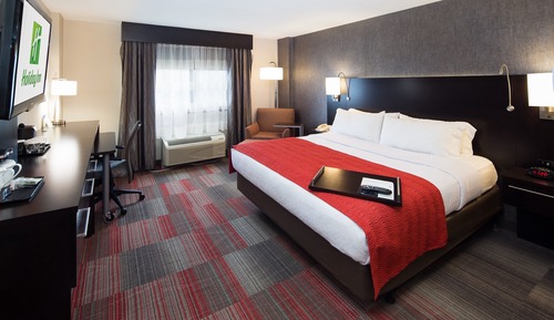 Standard Room, 1 King Bed, River View