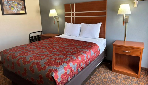 Single Room, 1 Queen Bed