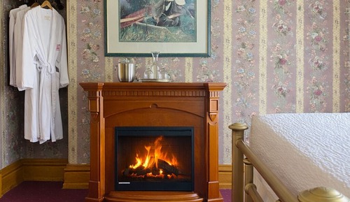 Room, 1 Queen Bed, Fireplace (6)