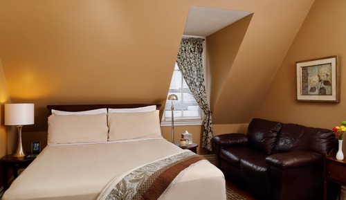 Room, 1 Queen Bed, Fireplace (10)