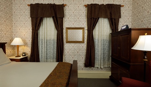 Room, 1 Queen Bed (2)
