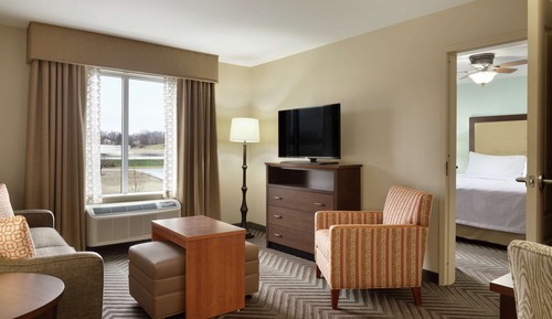 Suite, 1 King Bed, Accessible