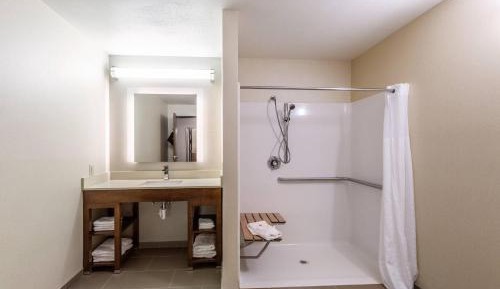 Queen Room with Two Queen Beds and Roll in Shower - Accessible/Non-Smoking