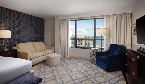 King Room with Roll-in Shower - Mobility Accessible/Non-Smoking