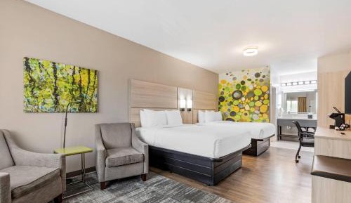 Quadruple Room with Two Queen Beds - Non Smoking/Exterior Hall