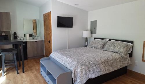 Standard Queen Room