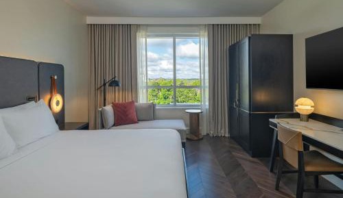 Uncommon King Room with City View
