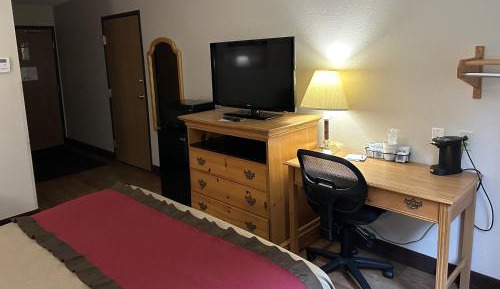 Queen Room - Dog-Friendly/Mobility Accessible/Non-Smoking