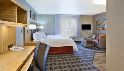 Queen Studio with Sofa Bed - Hearing Accessible