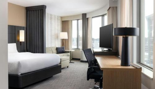 Corner Suite, Studio, King, Sofa bed, City view