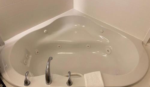 King Suite with Jetted Tub