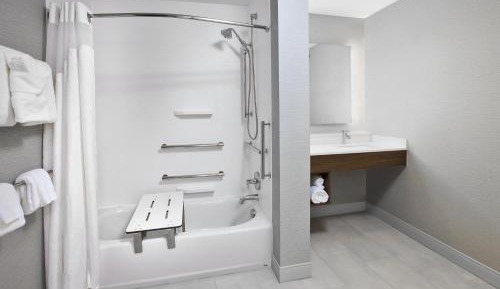Standard Queen Room with Two Queen Beds - Communications Accessible