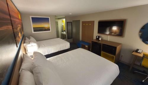 Queen Room with Two Queen Beds - Non-Smoking