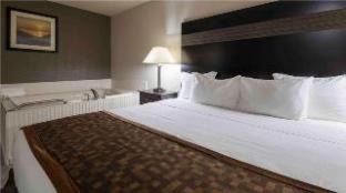 King Room with Bath Tub and Exterior Entrance - Courtyard Access/Disability Access